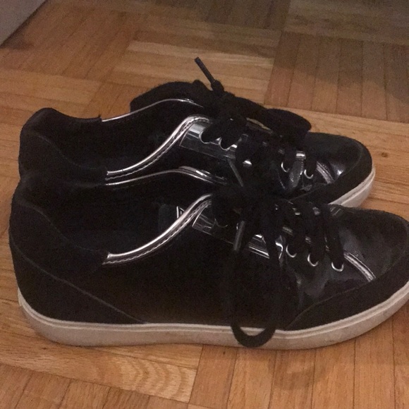 Guess sneakers - Picture 2 of 4